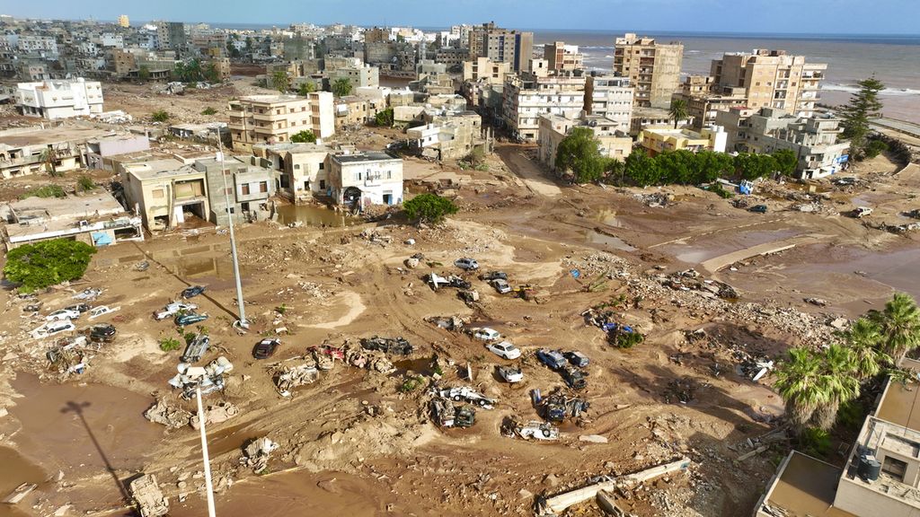Pemandangan umum Kota Derna terlihat pada Selasa (12/9/2023). Badai Mediterania Daniel menyebabkan banjir dahsyat di Libya yang merusak bendungan dan menyapu seluruh lingkungan di beberapa kota pesisir, kerusakan terbesar tampak di kota Derna. 