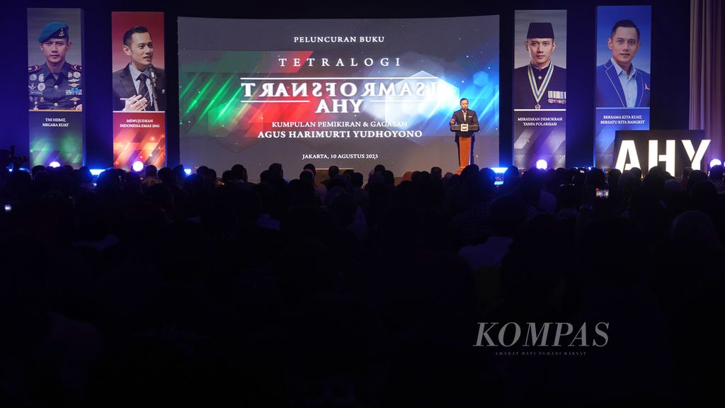 Ketua Umum Partai Demokrat Agus Harimurti Yudhoyono saat menyampaikan pidatonya pada acara Peluncuran Buku Tetralogi Transformasi Agus Harimurti Yudhoyono (AHY) di Djakarta Theater, Jakarta, Kamis (10/8/2023). 