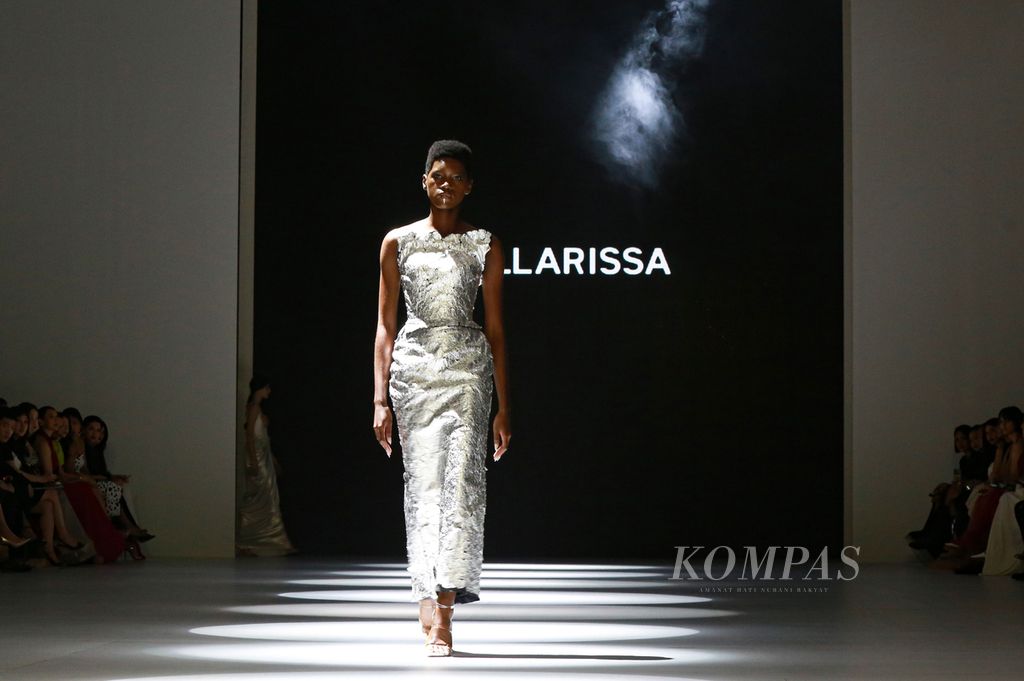 Stella Rissa Dewi Fashion Knights 'Future Couture' AKSEN KOMING