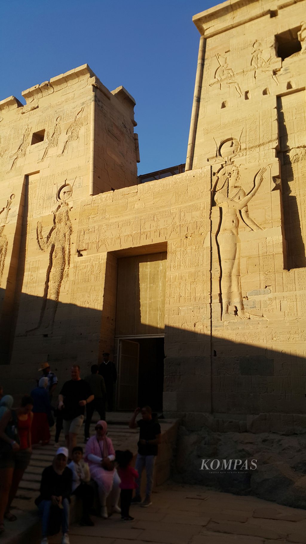 Pemandangan Candi Philae di kota Aswan, sekitar 900 kilometer selatan kota Kairo, Mesir, Rabu (2/3/2022). Candi Philae dibangun pada era Yunani-Romawi di Mesir pada abad ke-3 Sebelum Masehi.   
