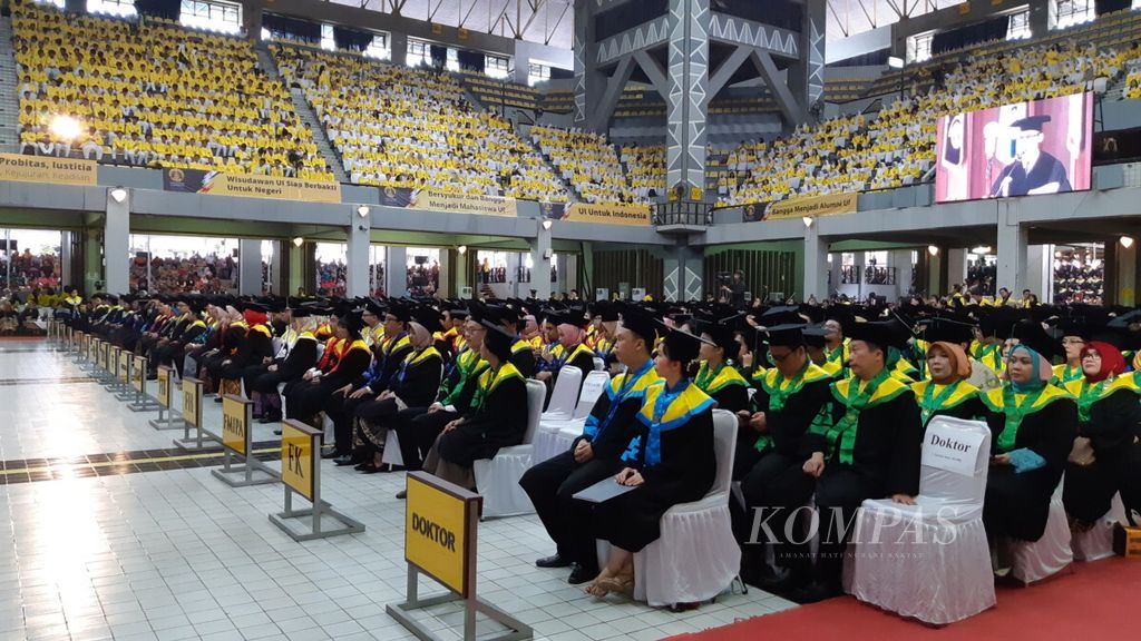Suasana wisuda semester genap 2018 Universitas Indonesia.