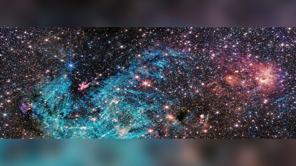 Citra teleskop luar angkasa James Webb selebar 50 tahun cahaya di dekat inti Galaksi Bimasakti. Di wilayah sekitar 10 kali jarak Matahari dengan bintang tetangga terdekatnya, Proxima Centauri, itu terdapat sekitar 500.000 bintang baru.
