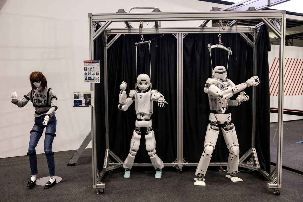 Robot humanoid Kawasaki turut tampil dalam Pameran Robot Internasional di Tokyo, Rabu (9/3/2022). 