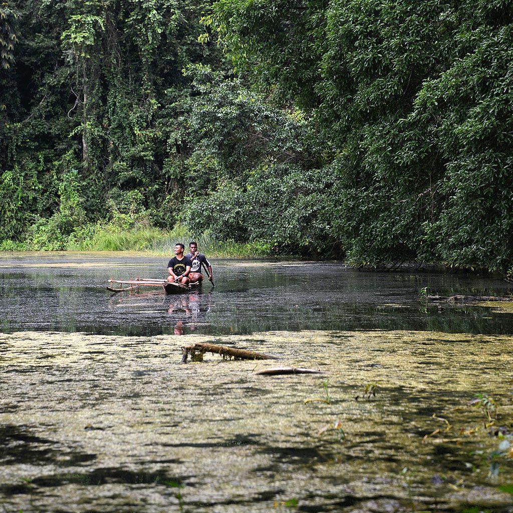Danau Waserey di kawasan Kampung Sombokoro, Distrik Windesi, Kabupaten Teluk Wondama, Papua Barat, Sabtu (12/8).  