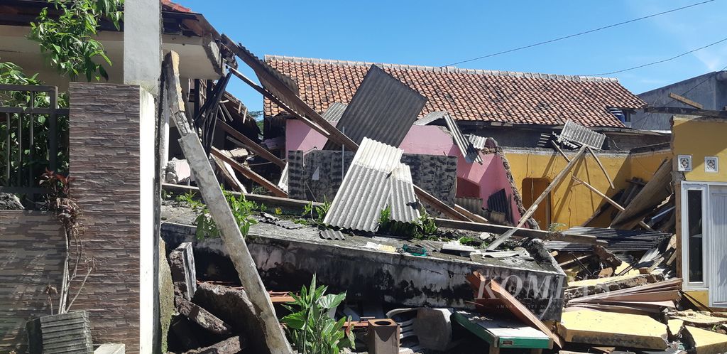 Kondisi rumah warga yang rusak akibat gempa di Kecamatan Cugenang, Kabupaten Cianjur, Jawa Barat, Selasa (29/11/2022).