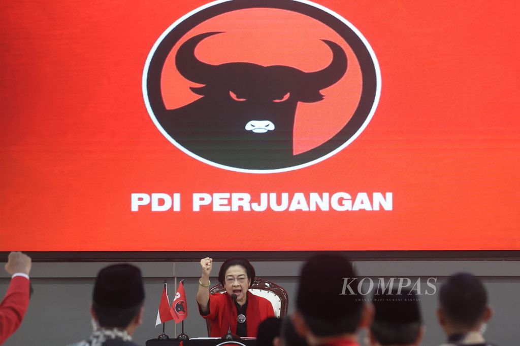 Ketua Umum PDI Perjuangan (PDI-P) Megawati Soekarnoputri memberikan pidato politiknya saat peringatan hari ulang tahun ke-51 PDI-P di Lenteng Agung, Jakarta, Rabu (10/1/2024). Untuk pertama kalinya, perayaan ulang tahun PDI-P tidak dihadiri Presiden Joko Widodo yang melakukan lawatan ke Filipina. Namun, Wakil Presiden Maruf Amin hadir dalam peringatan yang diadakan di Sekolah Partai DPP PDI-P tersebut.