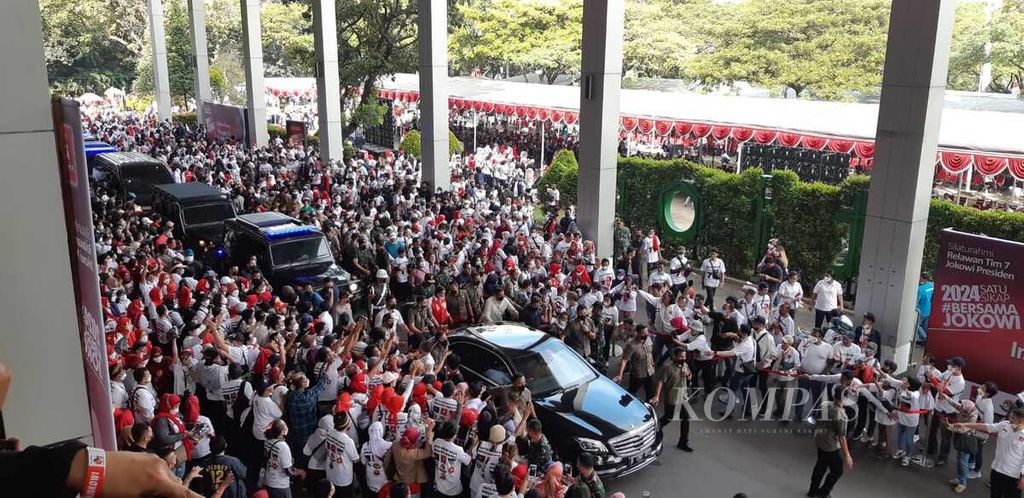 Presiden Joko Widodo saat menghadiri Silaturahmi Relawan Tim 7 Jokowi Presiden di EConvention Ancol, Pandemangan, Jakarta Utara, Sabtu (11/6/2022).