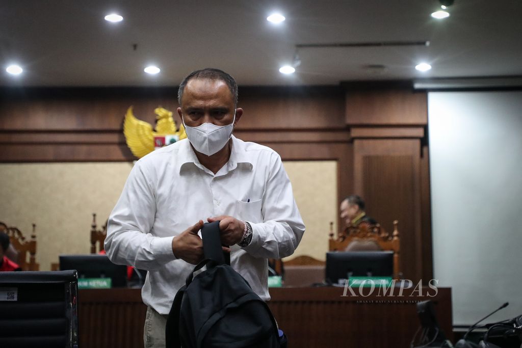 Terdakwa Irwan Hermawan menjalani sidang putusan sela kasus korupsi pembangunan menara BTS 4G di Pengadilan Tindak Pidana Korupsi, Jakarta, Kamis (27/7/2023). 
