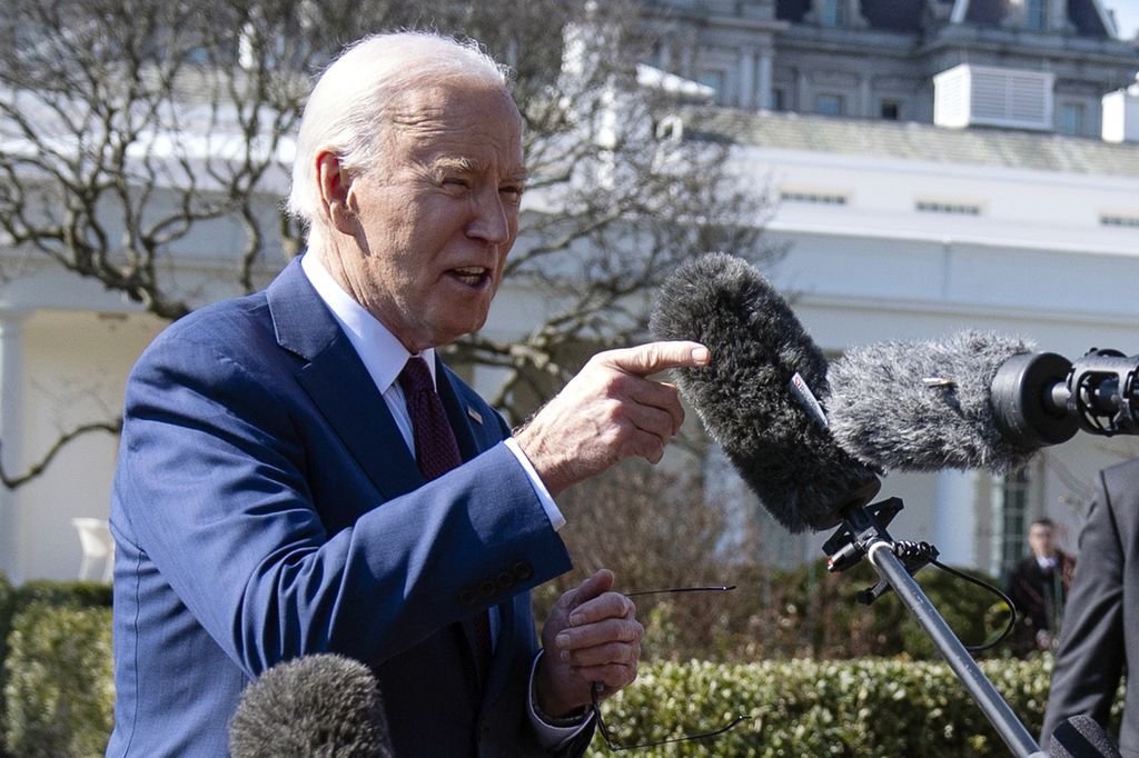 Presiden Amerika Serikat Joe Biden di halaman Gedung Putih pada Selasa (20/2/2024).
