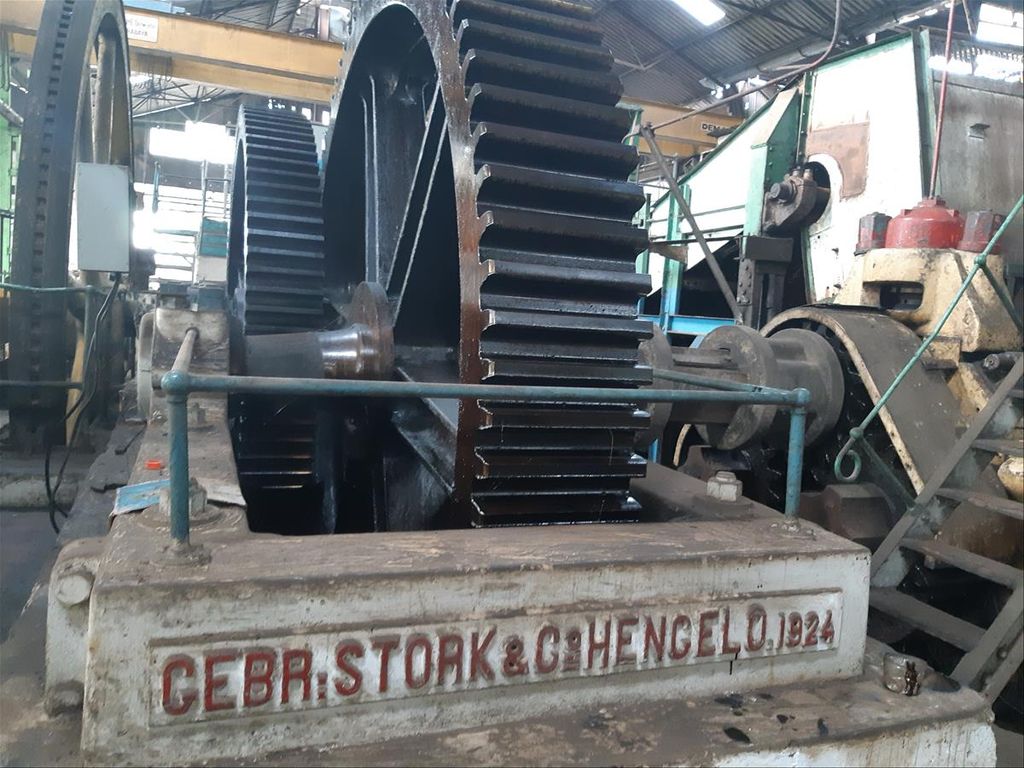 Suasana dalam Pabrik Gula Tersana Baru, Kabupaten Cirebon, Jawa Barat, Selasa (14/5/2019). Pabrik yang berdiri sejak 1937 ini merupakan satu dari tiga pabrik gula milik PG Rajawali II yang masih beroperasi di Jabar. Sebelum 1995, terdapat delapan pabrik gula di Jabar.