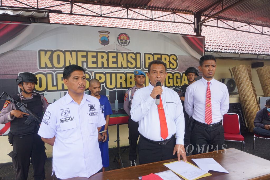 Jajaran Kepolisian Resor Purbalingga menggelar jumpa pers kasus penipuan di Purbalingga, Jawa Tengah, Senin (27/3/2023).