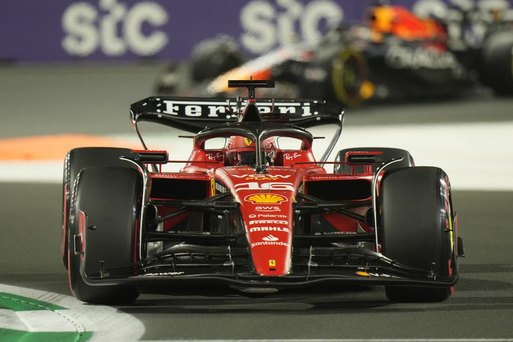 Pebalap Ferrari, Charles Leclerc, beraksi di balik kemudi saat Grand Prix Formula 1 seri Arab Saudi di Sirkuit Jeddah Corniche, Jeddah, Minggu (19/3/2023). 