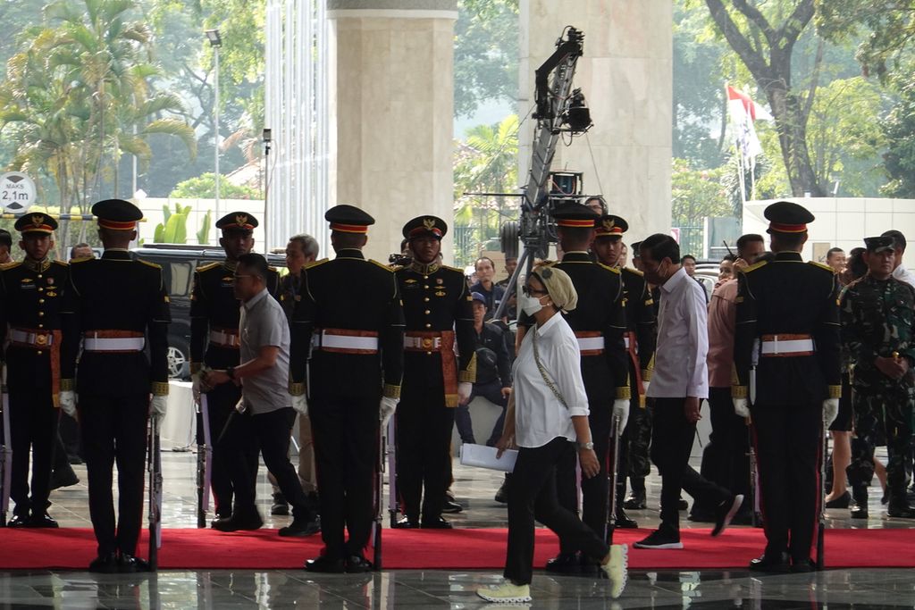 Pada Jumat (1/9/2023), Presiden Joko Widodo meninjau kesiapan penyelenggaraan Konferensi Tingkat Tinggi (KTT) Ke-43 ASEAN yang akan diselenggarakan di Jakarta Convention Center (JCC), Jakarta, pada 5-7 September mendatang. Presiden menyatakan bahwa Indonesia telah siap menyelenggarakan KTT Ke-43 ASEAN.