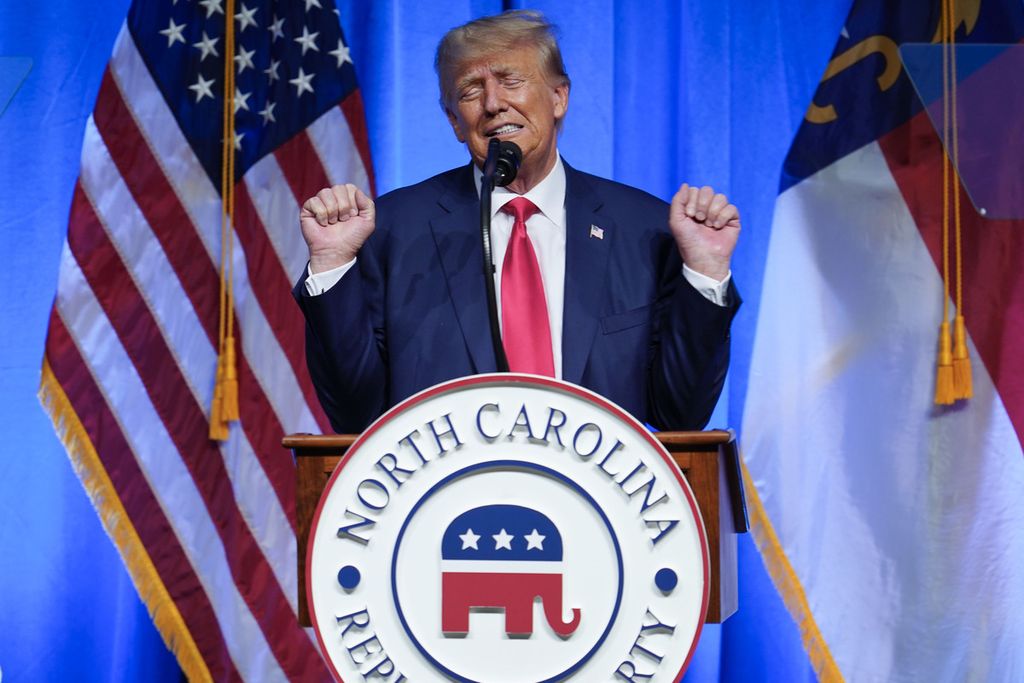 Mantan Presiden Amerika Serikat Donald Trump berpidato di depan pendukungnya pada Konvensi Partai Republik di Greensboro, North Carolina, Sabtu (10/6/2023). 