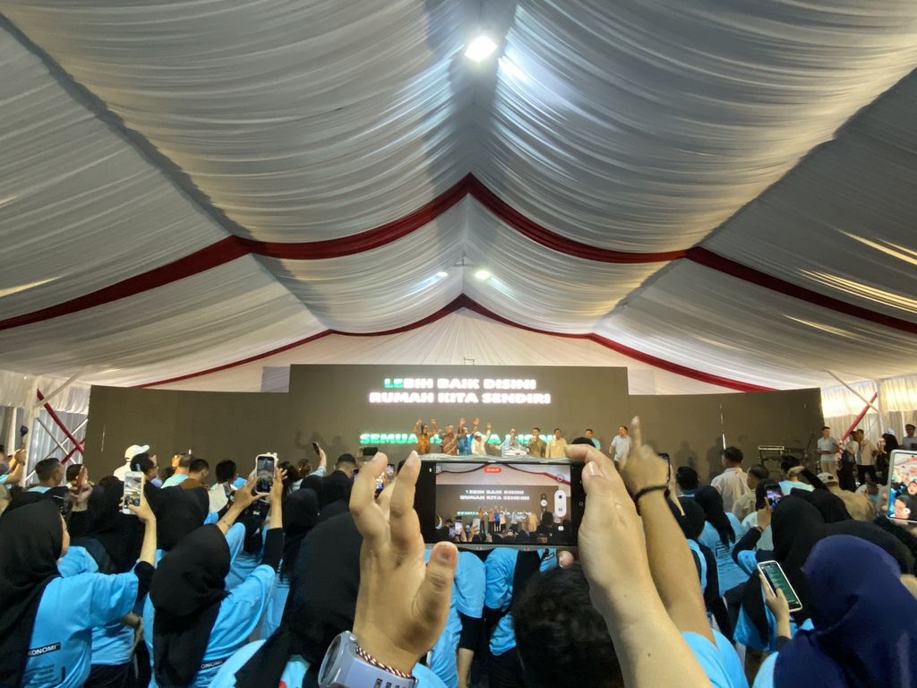 Suasana acara Silaturahmi Nasional Koperasi Mekar Digital Sejahtera (MDS) di Kabupaten Purwakarta, Jawa Barat, Sabtu (16/12/2023). Koperasi yang didirikan Rini M Soemarno itu memberikan dukungan kepada Prabowo sebagai calon presiden 2024.