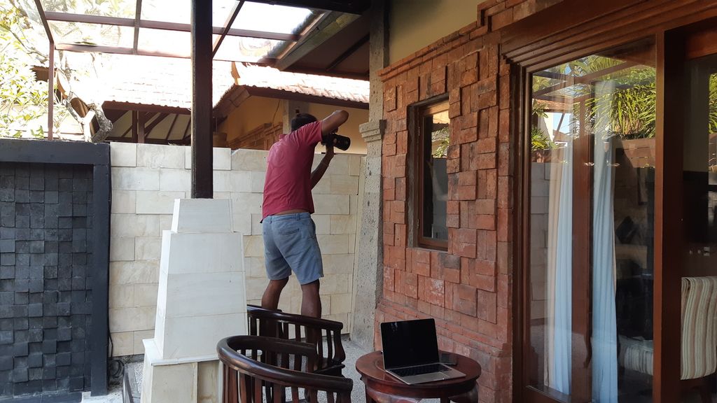 Gabriel, a French citizen, photographed his client at the end of April 2023 in Badung Regency, Bali. He carried out work as a commercial photographer illegally because he did not have a work permit.