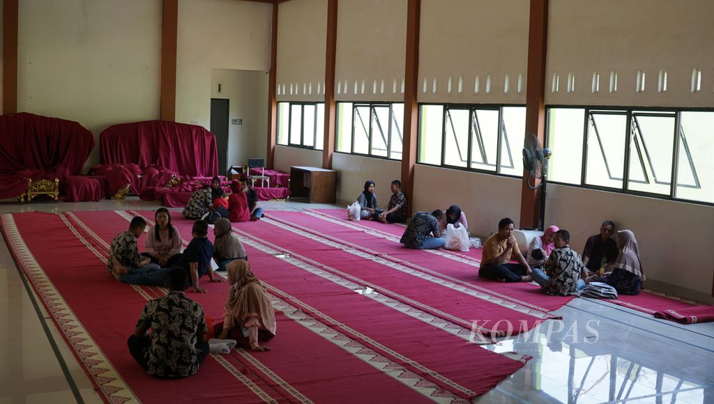 Suasana kunjungan orangtua kepada anak-anak binaan, di LPKA Kelas II Yogyakarta, di Kabupaten Gunungkidul, Daerah Istimewa Yogyakarta, Kamis (24/8/2023).