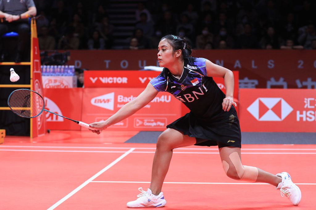 Gregoria Mariska Tunjung kalah dari Tai Tzu Ying (Taiwan), 18-21, 17-21, pada pertandingan Grup A tunggal putri turnamen Final BWF World Tour di Hangzhou, China, (13/12/2023). Gregoria harus menang pada dua pertandingan berikutnya untuk membuka peluang lolos ke semifinal.