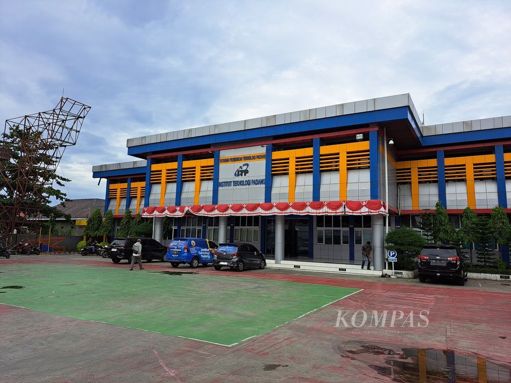 Suasana kampus Institut Teknologi Padang (ITP) di Jalan Gajah Mada, Kelurahan Kampung Olo, Kecamatan Nanggalo, Kota Padang, Sumatera Barat, Senin (21/8/2023) sore.