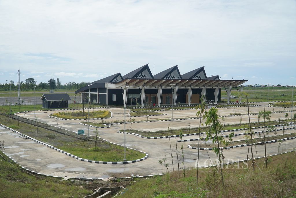 Suasana di sekitar Bandara Mentawai di Dusun Rokot, Desa Matobe, Kecamatan Sipora Selatan, Kabupaten Kepulauan Mentawai, Sumatera Barat, Senin (24/7/2023). 