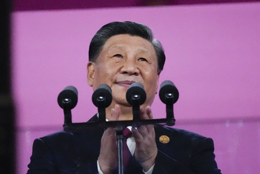 Presiden Xi Jinping dalam upacara pembukaan pesta olahraga negara-negara se-Asia, Asian Games 19, di Hangzhou, China, 23 September 2023. 