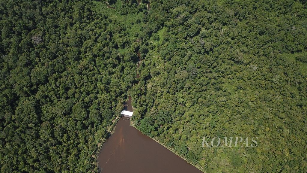 Bendungan yang dibangun Pertamina di kawasan Hutan Lindung Sungai Wain di Kelurahan Karang Joang, Kota Balikpapan, Kalimantan Timur, Jumat (30/8/2019).