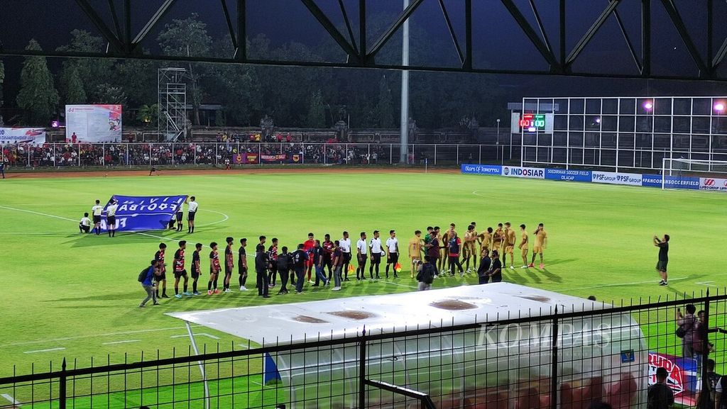 Garuda United U-17 menjalani laga uji coba melawan klub internasional di Stadion I Gusti Ngurah Rai, Rabu (2/8/2023). 