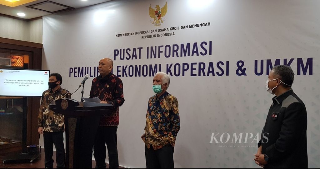 Menteri Kemenkop dan UKM, Teten Masduki dalam acara Peluncuran Pusat Informasi Pelaksanaan Pemulihan Ekonomi Nasional UMKM di Kantor Kemenkop dan UKM, Jakarta Selatan, Kamis (2/7/2020).