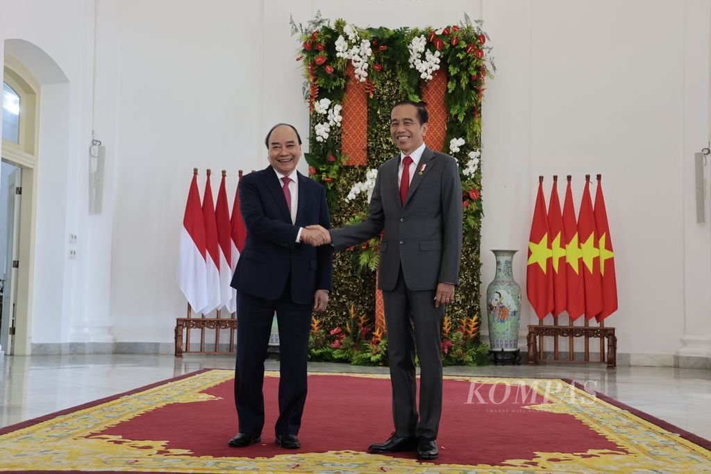 Presiden Vietnam Nguyen Xuan Phuc kunjungan kenegaraan ke Indonesia. Presiden Joko Widodo menyambut di Istana Kepresidenan Bogor, Kamis (21/12/2022). Dalam kunjungan ini, Presiden Phuc akan berada di Indonesia selama tiga hari.