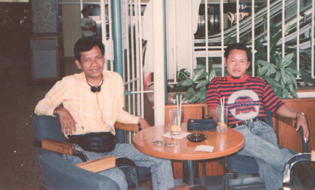 Mahfud MD (kiri) saat menjadi dosen muda di Universitas Islam Indonesia. 