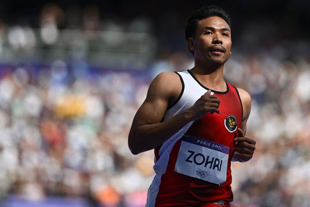 Sprinter Indonesia, Lalu Muhammad Zohri, seusai berlomba pada babak pertama <i>heat</i> satu nomor 100 meter Olimpiade Paris 2024 di Stadion Stade de France, Saint-Denis, Perancis, Sabtu (3/8/2024). 