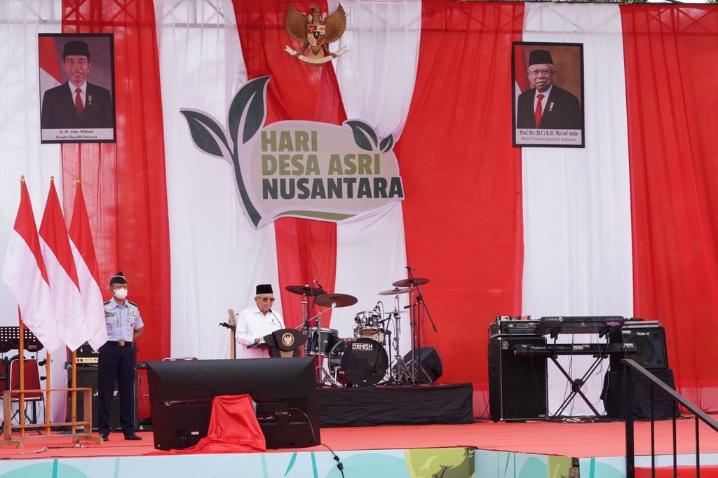 Wakil Presiden Maruf Amin menghadiri Peringatan Hari Desa Asri Nusantara 2023 di Lapangan Bola Desa Makmur, Kecamatan Pangkalan Kerinci, Kabupaten Pelalawan, Provinsi Riau, Senin (20/3/2023).
