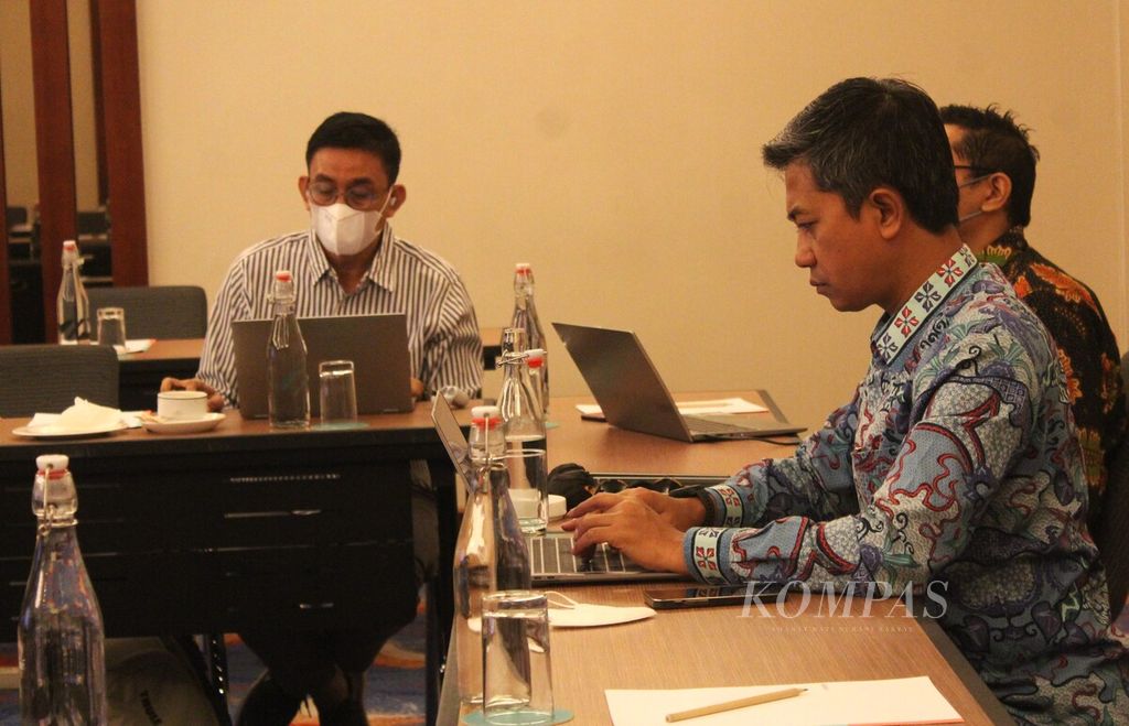 Sherpa C20 Indonesia Ah Maftuchan menghadiri diskusi bersama berjudul Mengurangi Risiko melalui Perlindungan Sosial Adaptif: Jalan Menuju Komunitas Global yang Tangguh, di Jakarta, Selasa (26/7/2022).