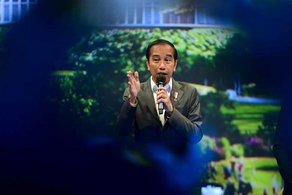 Presiden Joko Widodo saat memberikan sambutan pada jajak pasar bertajuk “Ibu Kota Nusantara Sejarah Baru Peradaban Baru” di The Ballroom Djakarta Theater, Jakarta, Selasa (18/10/2022) malam.