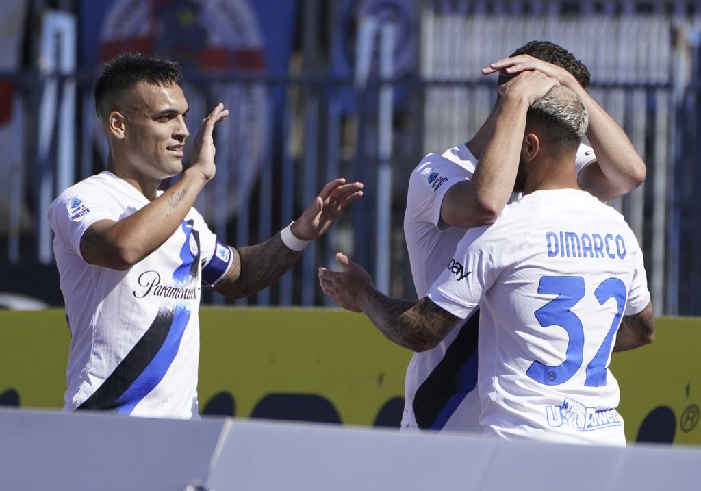 Pemain Inter, Federico Dimarco, merayakan gol yang dicetaknya ke gawang Empoli pada laga Serie A, Minggu (24/9/2023).