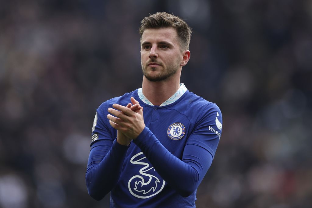 Arsip foto 26 Februari 2023 memperlihatkan gelandang Chelsea, Mason Mount, seusai Chelsea kalah dari Tottenham Hotspur pad laga Liga Inggris di London, Inggris. Manchester United dikabarkan telah menyetujui biaya hingga 60 juta poundsterling untuk membawa Mount ke Old Trafford. 