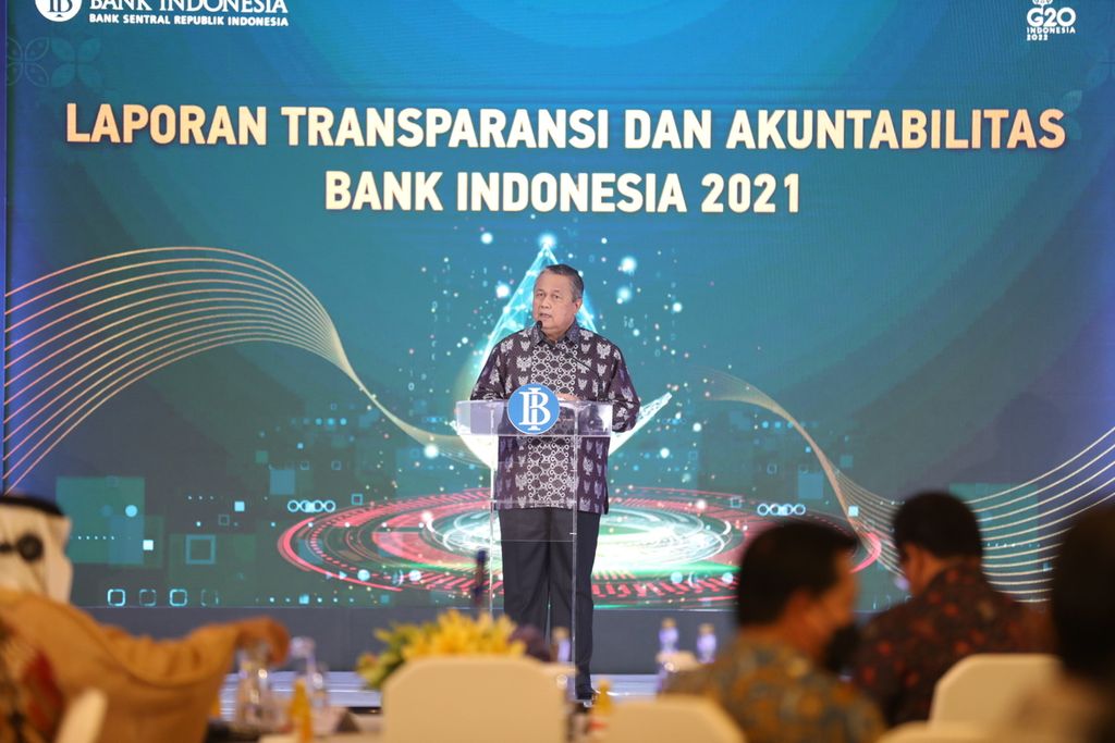 Gubernur Bank Indonesia Perry Warjiyo memberikan sambutan pada acara peluncuran Laporan Perekonomian Indonesia, Laporan Tahunan Bank Indonesia, serta Laporan Ekonomi dan Keuangan Syariah Indonesia, Rabu (26/1/2022).