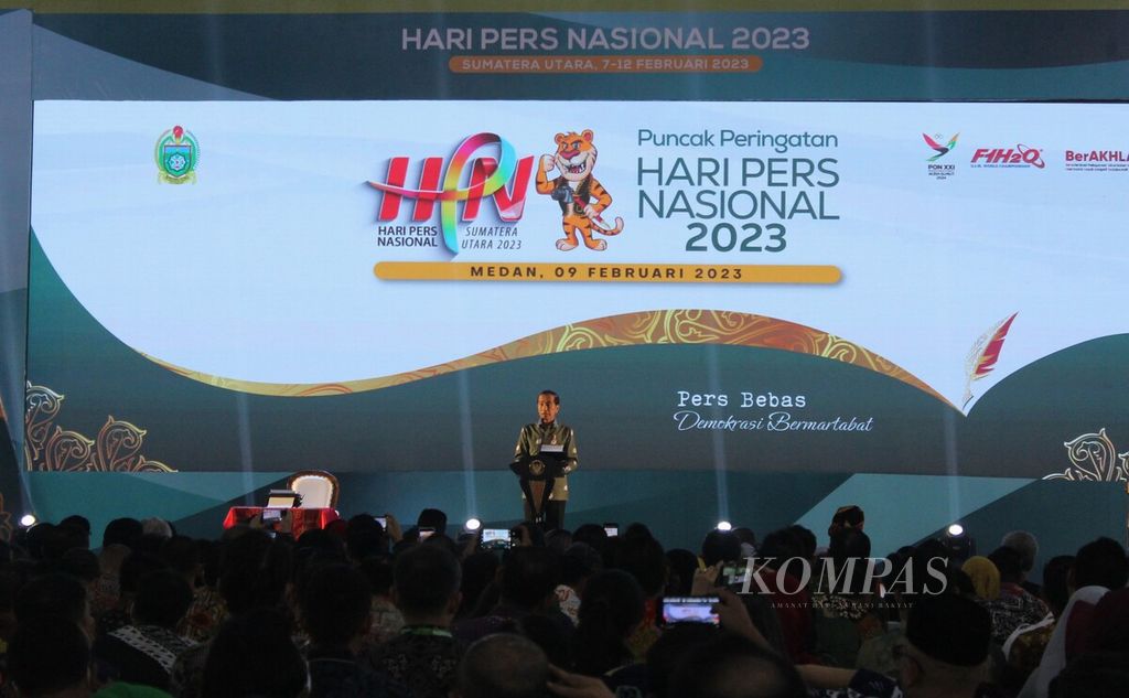 Presiden Joko Widodo menghadiri peringatan Hari Pers Nasional (HPN) di Gedung Serbaguna Pemerintah Provinsi Sumatera Utara, Deli Serdang, Sumut, Kamis (9/2/2023). 