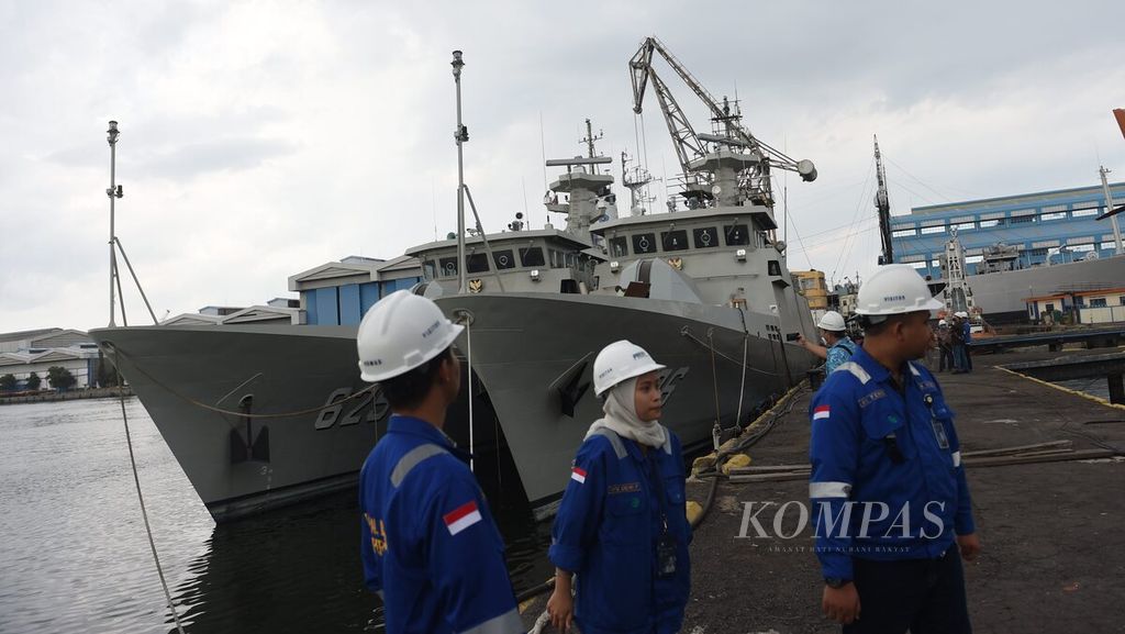 Kawasan Divisi Kapal Perang di PT PAL Indonesia (Persero), Kota Surabaya, Jawa Timur, Kamis (29/9/2022). PT PAL Indonesia (Persero) merupakan salah satu industri strategis yang memproduksi alat utama sistem pertahanan Indonesia khususnya untuk matra laut.