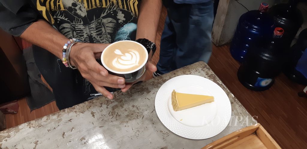Salah satu produk unggulan kopi latte di Kafe Kopi Djuang Abepura, Kota Jayapura.
