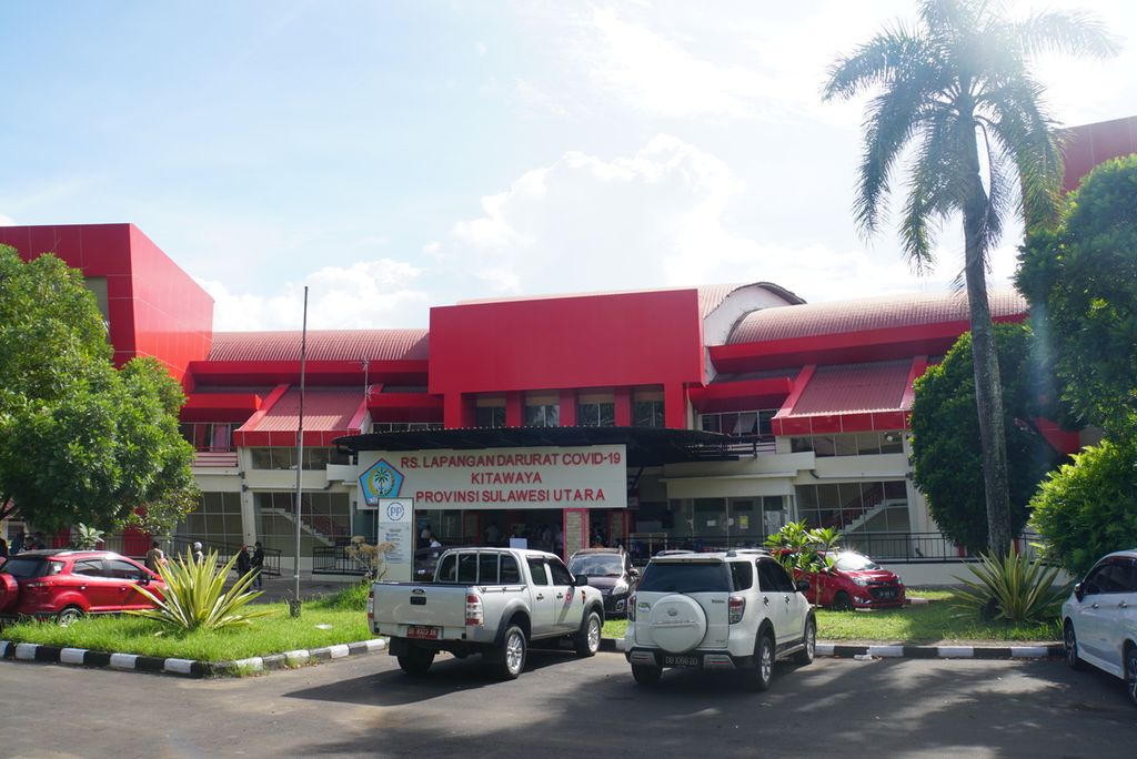 Dinas Kesehatan Sulawesi Utara menggelar simulasi vaksinasi Covid-19 di Rumah Sakit Darurat Lapangan Kitawaya, Rabu (13/1/2021), di Manado, Sulut. Vaksinasi akan dimulai pada Jumat (15/1/2021) dengan penyuntikan vaksin CoronaVac buatan Sinovac, China, itu kepada Gubernur Sulut Olly Dondokambey.