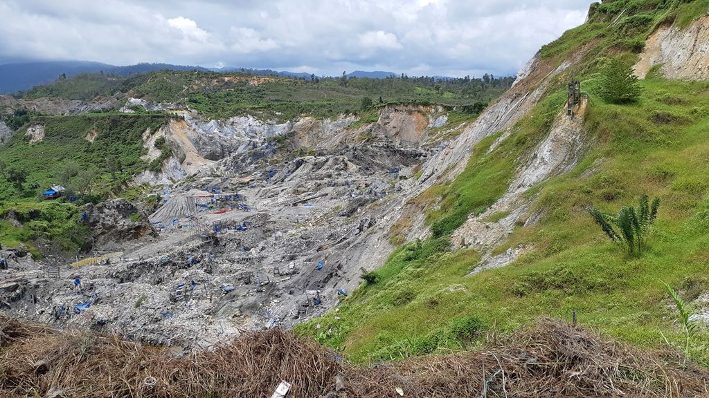 Lokasi tambang emas liar Gunung Botak, Pulau Buru, Maluku, setelah ditertibkan.
