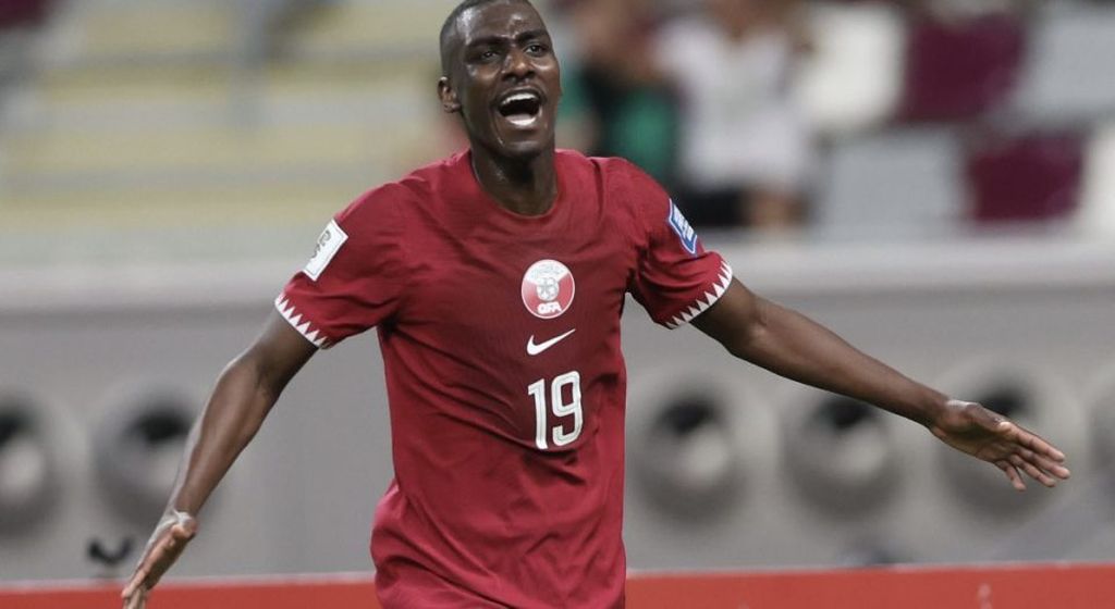 Almoez Ali, penyerang Qatar, merayakan golnya ke gawang Afghanistan, 16 November 2023, di Stadion Internasional Khalifa, Qatar. Pada laga pembuka kualifikasi Piala Dunia 2026 itu Ali menyumbang empat gol untuk kemenangan Qatar, 8-1.
