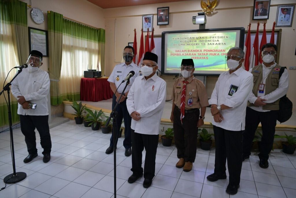 Usai meninjau pembelajaran tatap muka terbatas di Jakarta, Rabu (8/9/2021), Wapres Amin dalam keterangan pers virtual meminta kasus perusakan masjid Ahmadiyah diproses secara hukum 