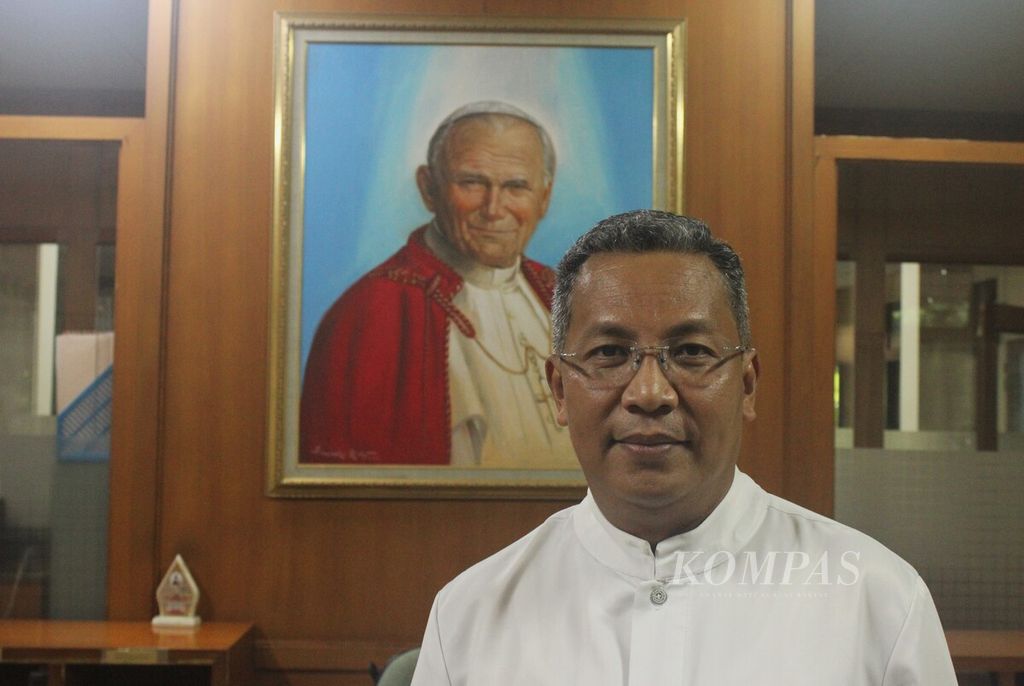 Kepala SMA Kolese Gonzaga Pater Andri Astanto SJ di Jakarta, Kamis (3/11/2022).