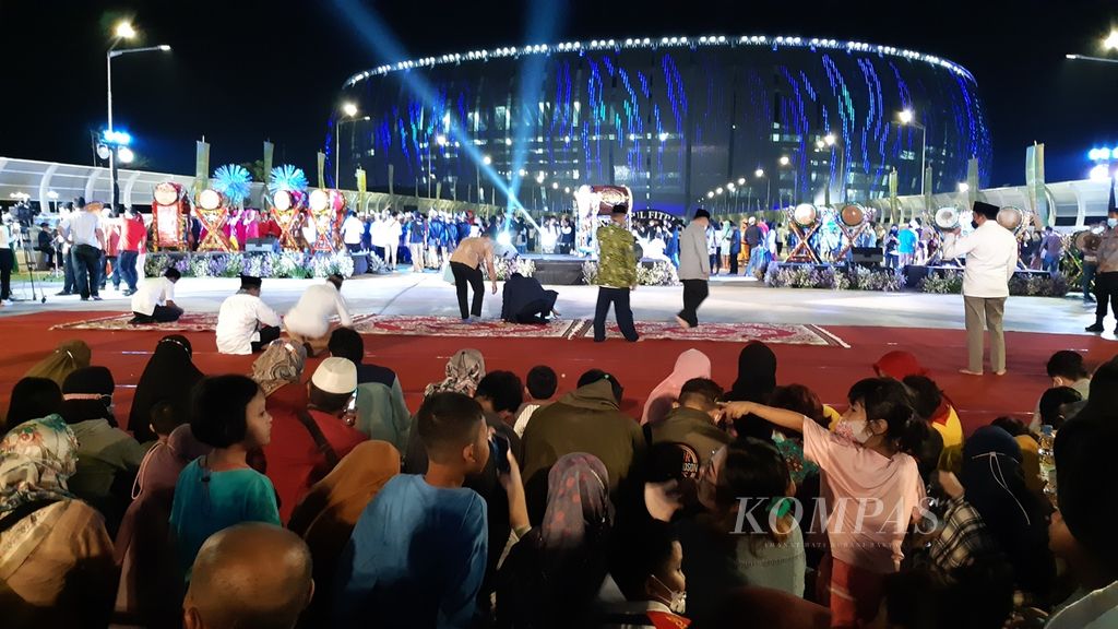 Suasana menjelang acara Festival Tabuh Bedug yang diselenggarakan di Jakarta International Stadium, Jakarta Utara, Minggu (1/5/2022).