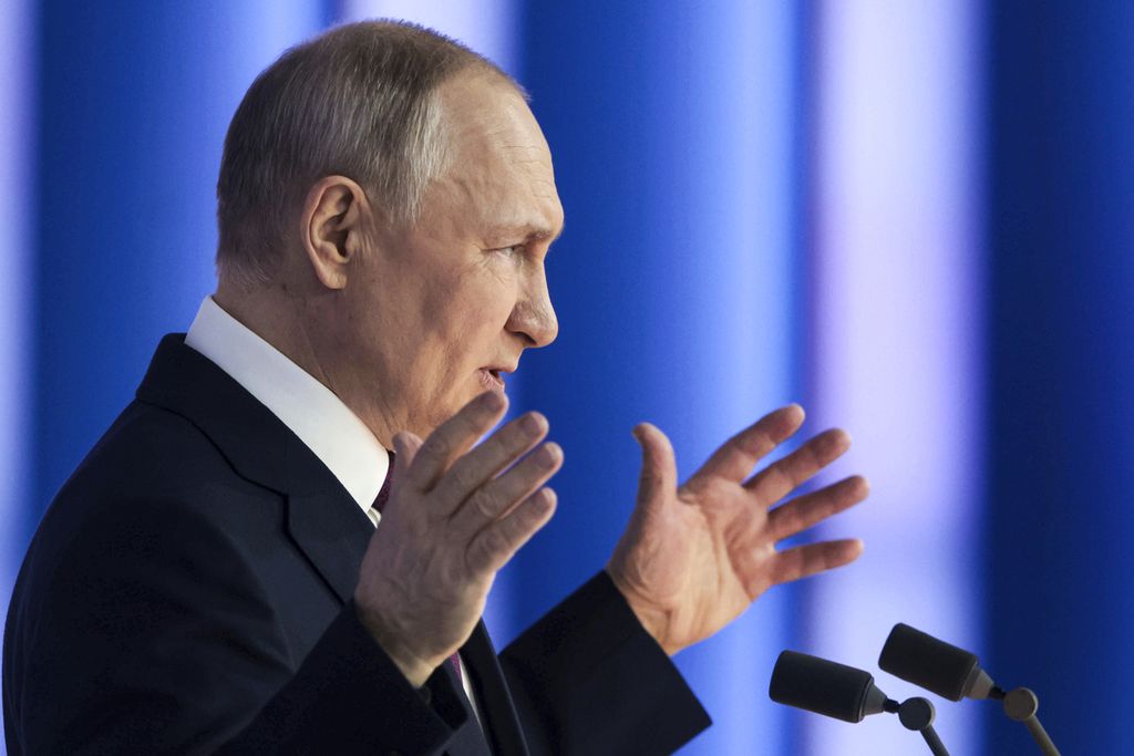 Presiden Rusia Vladimir Putin menyampaikan pidato kenegaraan tahunan di Moskwa, Selasa (21/2/2023). 