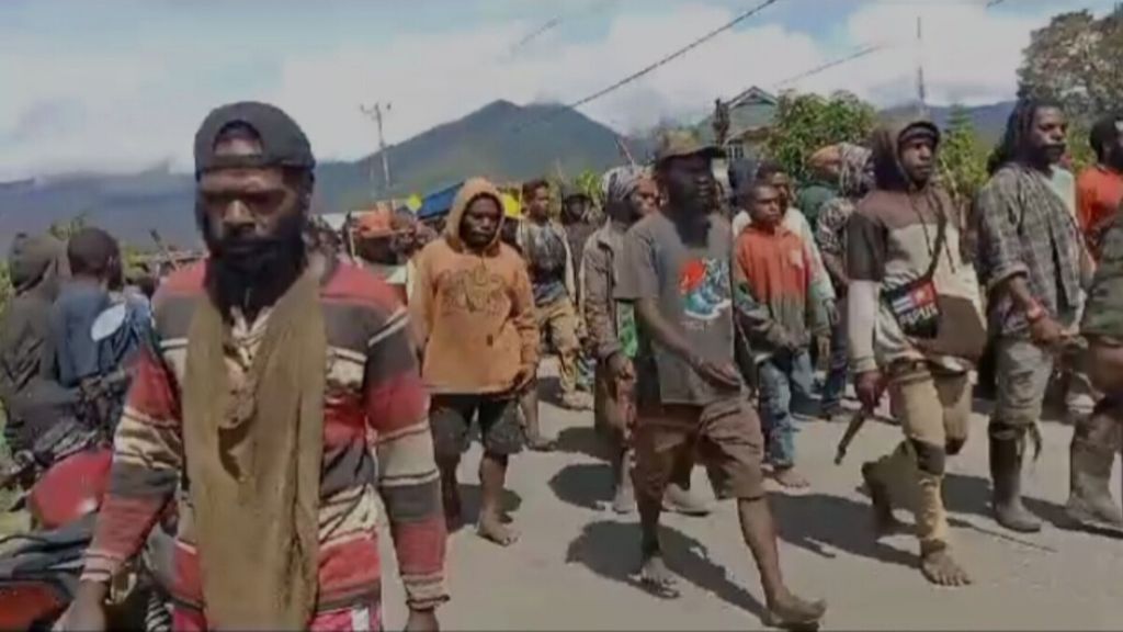 Konflik dua kelompok masyarakat di Kabupaten Nabire, Papua Tengah, Senin (5/6/2023). Konflik yang dipicu sengketa batas wilayah tanah mengakibatkan dua warga tewas.