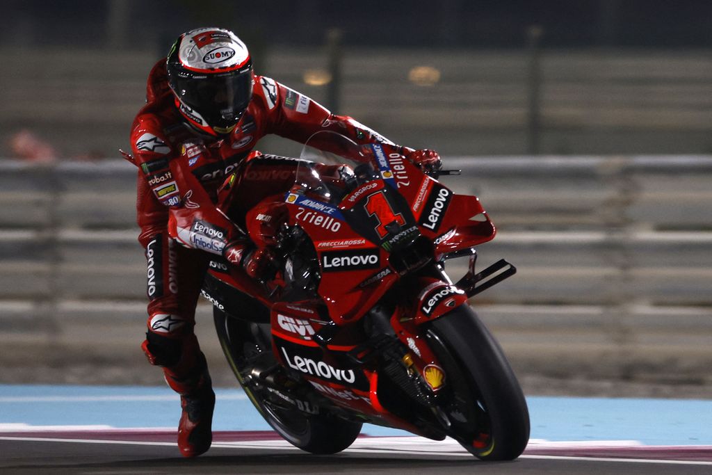 Pebalap Ducati, Francesco Bagnaia, berlaga pada Grand Prix Moto GP Qatar di Sirkuit Internasional Lusail, Senin (20/11/2023) dini hari. 