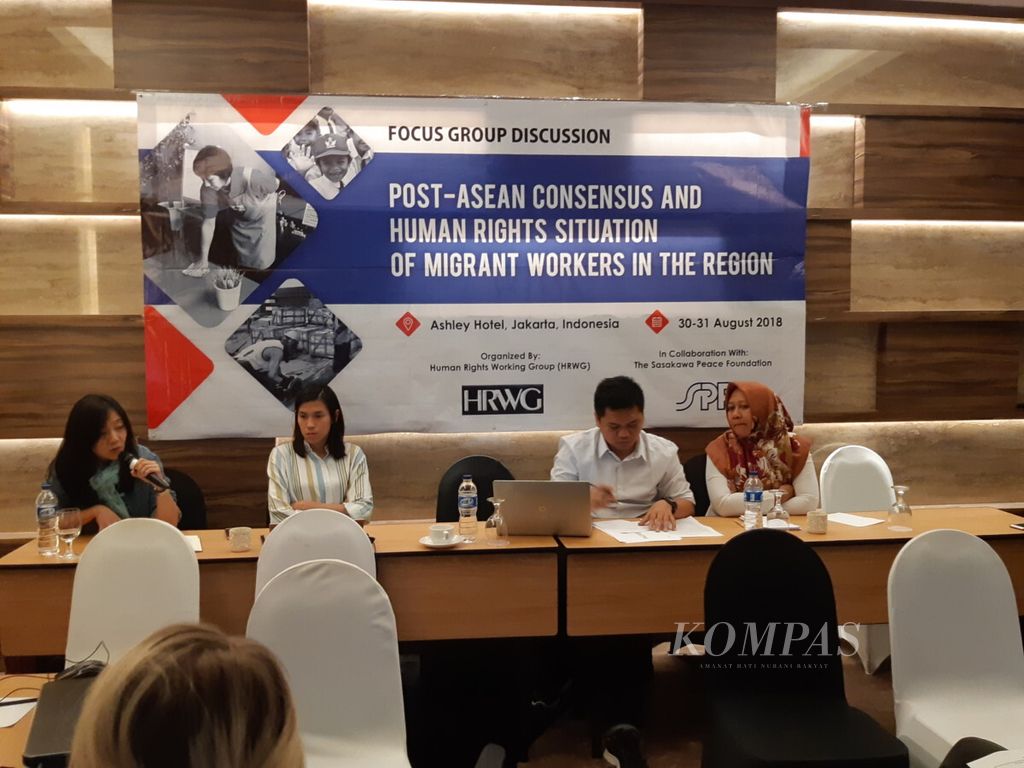Acara diskusi tentang Konsensus Perlindungan dan Promosi Hak Pekerja Migran yang disepakati negara anggota ASEAN pada November 2017, di Jakarta, Jumat (31/8/2018). Acara itu digelar oleh Human Rights Working Group. Sejumlah kelompok sipil berharap komitmen aksi itu dilakukan dengan menerapkan prinsip hak asasi manusia.